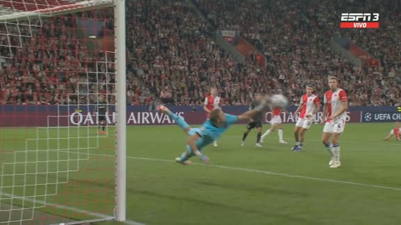 Markovic metió el manotazo y le negó un golazo a Thauvin