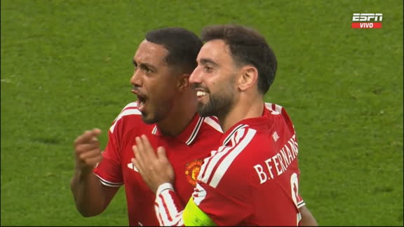 ¡Pase de media vuelta de Tielemans y grito de Bruno Fernandes en Manchester!