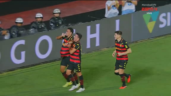 Gol contra bizarro da Ponte Preta! Jogador do Sport manda no travessão, bola bate no rosto de zagueiro da Ponte e entra