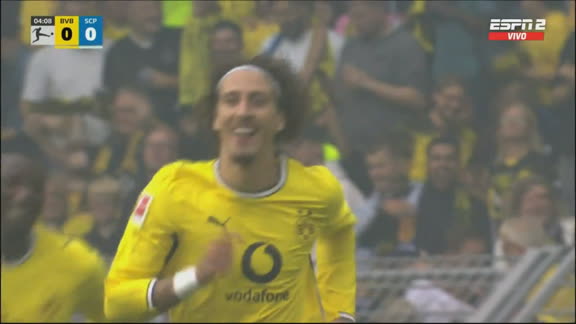 Fábio Silva no perdonó y abrió el marcador para el Dortmund