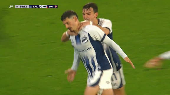 ¡Qué golazo, uruguayo! Álvarez Martínez la clavó en el ángulo para el 1-0 de Talleres