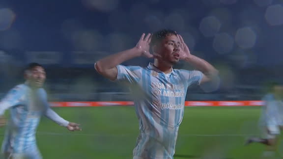 ¡Clever Ferreira ganó en lo más alto y gritó el empate de Atlético Tucumán!