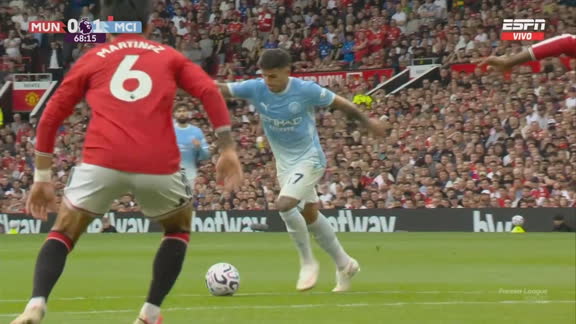 Qué cerca, Enzo: Fernández tuvo el 2-0 en sus pies en el derbi de Manchester