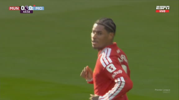 ¡Rashford explotó el palo ante el Manchester City!