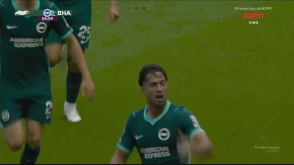 Golaço do Brighton! Kostoulas dá chapéu dentro da área e chuta cruzado para abrir o placar