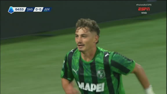 GOL DO SASSUOLO! Esposito recebeu boa bola enfiada e bateu na saída do goleiro para abrir o placar contra a Juventus; VEJA