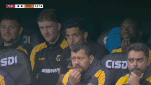 Desde el banquillo, Raúl Jiménez al pendiente del Sheffield United vs Wolverhampton