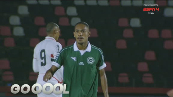 Gol do Goiás! Jean Dias emenda de primeira em lance caótico e empata contra o Botafogo-SP; VEJA