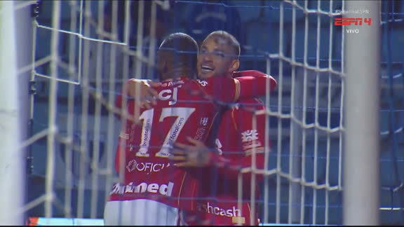 Gol do Vila Nova! André  Luis abre o placar contra o Avaí pela Série B