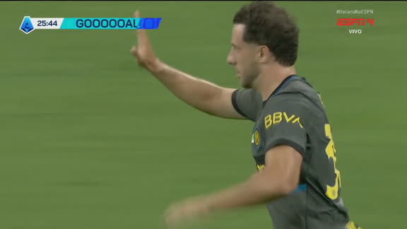 GOLAÇO DE CARLOS AUGUSTO! Brasileiro da Inter de Milão acerta chutaço de fora da área e diminui a desvantagem