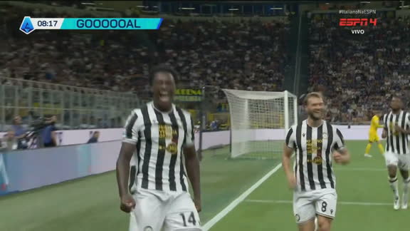 Gol da Udinese! Abankwah sobe mais alto do que a defesa da Inter de Milão e abre o placar no San Siro