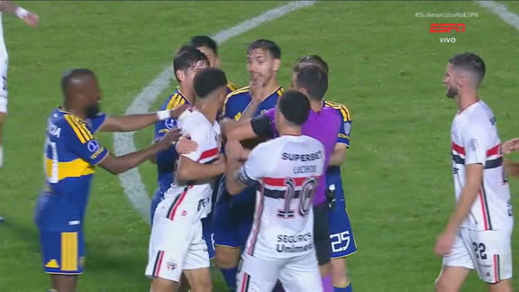 Confusão! Jogadores de São Paulo e Boca Juniors se estranham após o apito final no Morumbis
