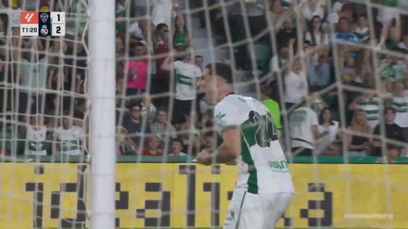 Cabezazo letal de Osorio para el descuento del Elche