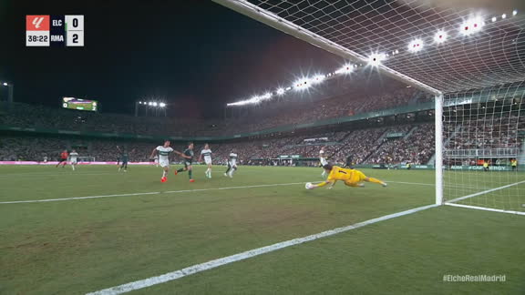 Real Madrid estuvo cerca de marcar el tercero ante Elche
