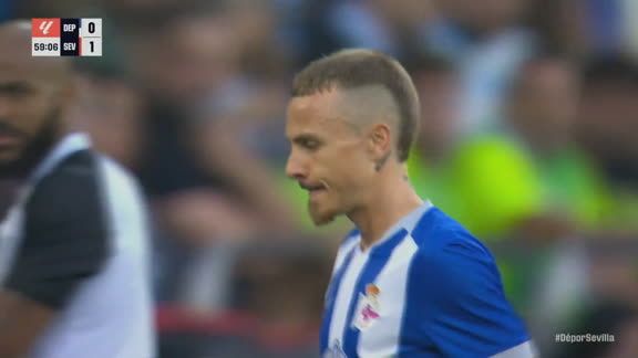 Minutos fatales para Deportivo La Coruña: Angeliño vio la roja ante el Sevilla