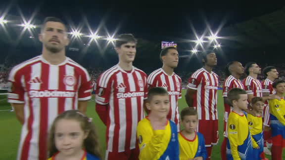 Hormiga González escucha por primera vez el himno de la UEFA Europa League