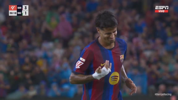 ¡Otro golazo! Doblete de Cancelo para el 3-1 del Barcelona