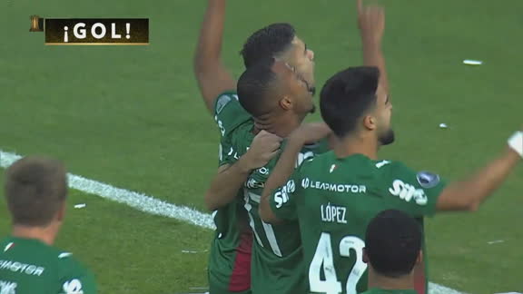 Tras una carambola en el área, Marlon Freitas la empujó para el 1-0 de Palmeiras