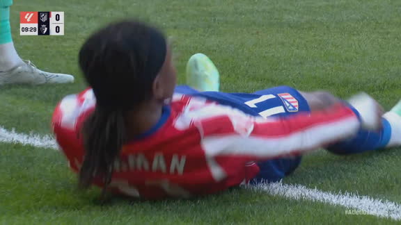 ¡El Atleti llega con peligro por primera vez con un cabezazo de Lookman!