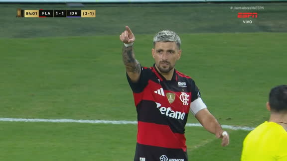 GOL BIZARRO DO FLAMENGO! Goleiro do Del Valle se atrapalha feio e entrega presente para Arrascaeta na Libertadores; VEJA