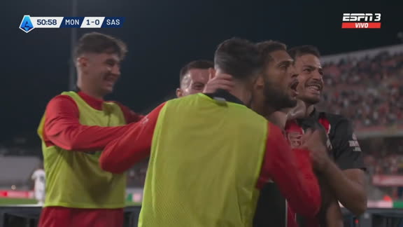¡De no creer: insólito error de Muric para que Varela marque el 1-0!