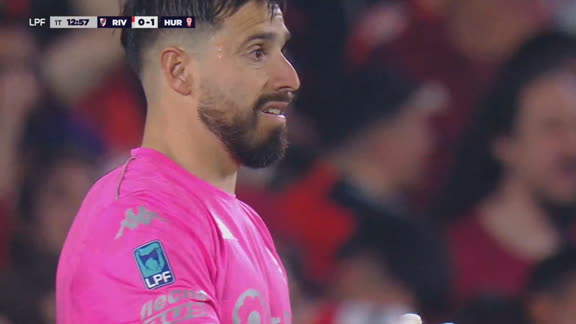 ¡Tremenda atajada de Galíndez ante River!