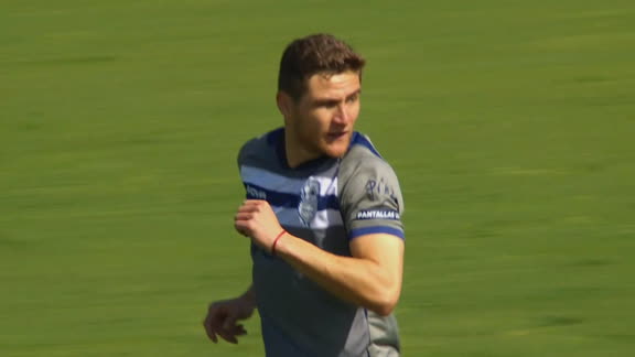 ¡El palo salvó a Banfield: increíble lo que se perdió Auzmendi!
