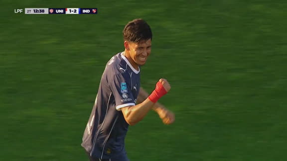 ¡Golazo de Independiente! Maxi Meza lo dio vuelta ante Unión