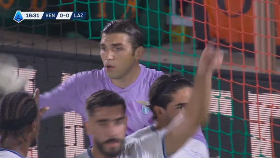 ¡Todo sigue igual! Yeboah malogró un penal y Lazio respiró ante Venezia