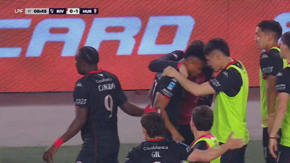 Sorpresa en el Monumental: Cortés puso el 1-0 de tiro libre