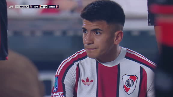 Almada sintió una molestia y pidió el cambio ante Huracán