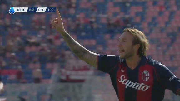 ¡Zurdazo y adentro: golazo de Bernardeschi para el 1-0 de Bolonia!