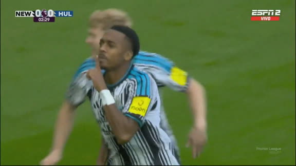 ¡Newcastle pegó de entrada en St. James' Park! Willock puso el 1-0 ante Hull City