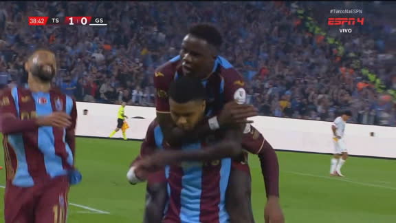 Segundo gol do Trabzonspor! Mohamed Salah dá assistência primorosa para Saviolo ampliar contra o Galatasaray