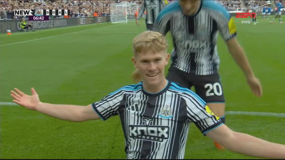 Golaço do Newcastle! Lewis Hall finaliza linda jogada de Harvey Barnes após passar por 3 jogadores do Hull City