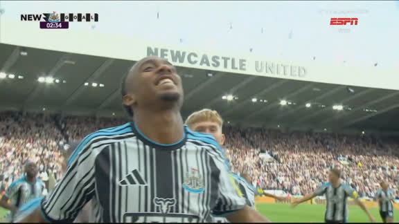 Gol do Newcastle! Joe Willock abre o placar contra o Hull City aos 3 minutos de jogo na Premier League