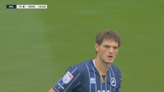 ¡Taylor capturó un rebote y puso el 1-0 para el Milwall en el Docker´s Derby!
