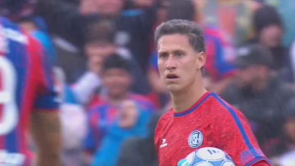 Tremendo errado de Merentiel ante San Lorenzo