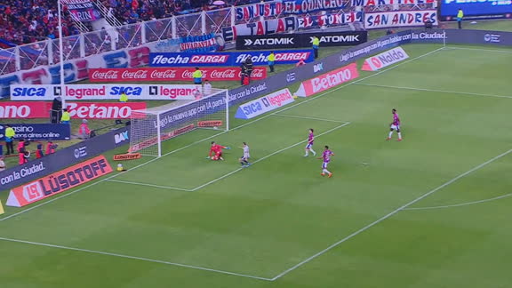 Devecchi y una tremenda atajada para salvar a San Lorenzo