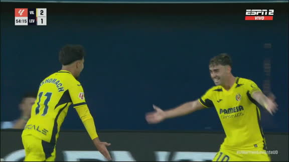 Asistencia deluxe de Akhomach para que Moleiro marque el 2-1 para Villarreal