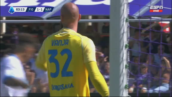 ¡Impresionante atajada de Milinković-Savic!