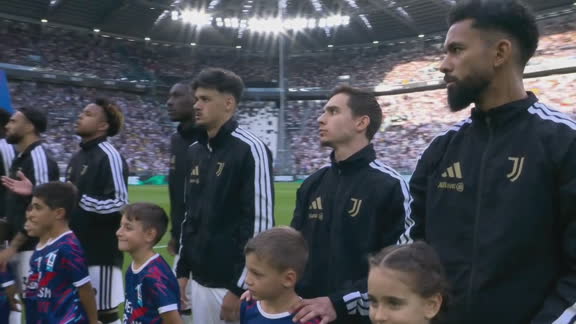 Jogadores da Juventus prontos para enfrentar a Atalanta no Campeonato Italiano