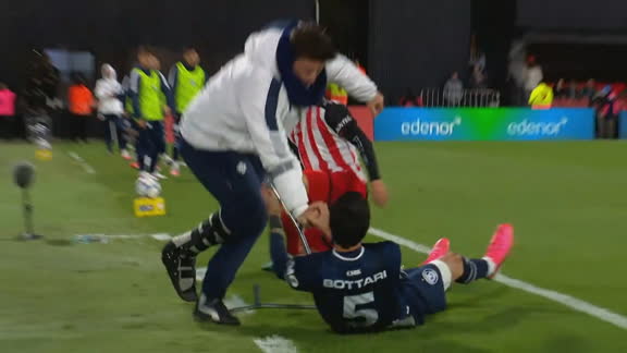 ¡Berti se quedó sin muleta pero salvó su pie lesionado!