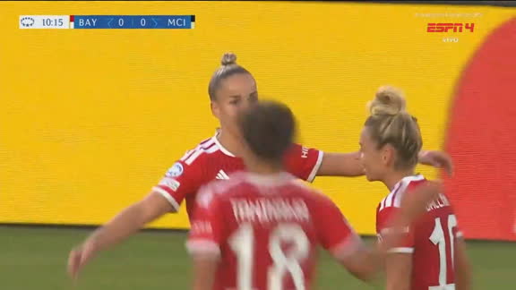 Gol do Bayern! Linda Dallmann dá linda assistência e Giulia Gwinn abre o placar contra o City na Champions Feminina