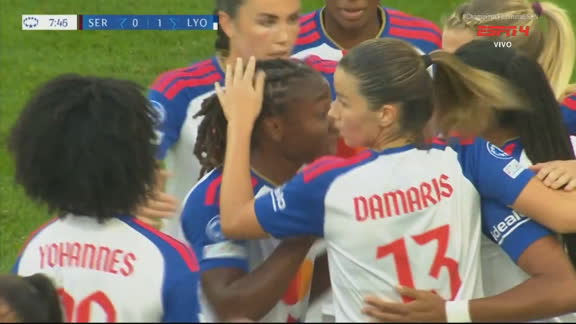 Gol contra! Lyonnes chega pela direita, zaga do Servette dá 'presente' e abre o placar; VEJA