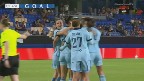 Golaço do Paris FC! Évelyne Viens limpa todo mundo, acerta o ângulo e faz 1 a 0 no Barcelona