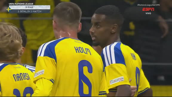 Gol da Suécia! Isak recebe lindo passe em profundidade, finaliza de primeira e não perdoa a Romênia; veja