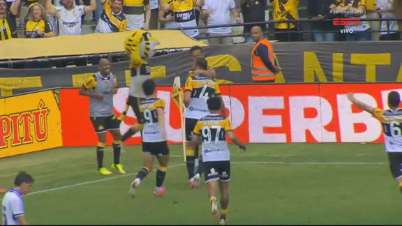 Segundo gol do Criciúma! Otero cobra falta, Castán cabeceia e amplia contra o Avaí