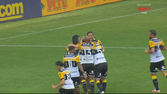 Golaço do Criciúma! Lepo manda no ângulo para marcar o terceiro contra o Avaí; VEJA