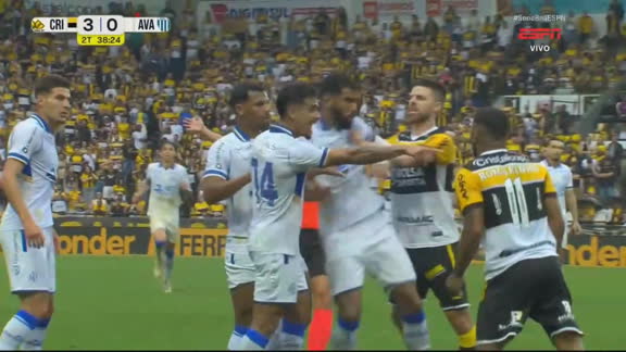 Fechou o tempo! Jogadores de Criciúma e Avaí se desentendem e geram confusão